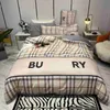 Beddings Luxury Designer Fashion Cotton Bedding أربع مجموعات من العلامة التجارية للطباعة الرقمية أربع مجموعات الجملة HKD2311034