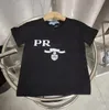 2023 Mens Designers T Shirt Man Tshirt مع رسائل طباعة الأكمام القصيرة القمصان الصيفية الرجال فضفاضة Tees Size Size S-XXXXL