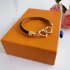 Europe Amérique Fashion Style Charm Bracelets Lady 316L Titane Acier Gravé Lettre 18K Plaqué Or Luxe Designer Bracelet wit346i