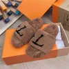 Sandaler Plush Cotton Slippers Designer Shoes Flip Flops Fashion Anti-Slip Female Slides Women Fluffy Faux Fur Luxury Brand inomhus Q230909