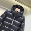 Mens Down Parkas Designer Jackor för män Winter Puffer Jacket Rockar vadderade och förtjockade Windbreaker Classic France Brand Hooded Zip Warm Matter Moncla