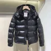 Mens Down Parkas Designer Jackor för män Winter Puffer Jacket Rockar vadderade och förtjockade Windbreaker Classic France Brand Hooded Zip Warm Matter Moncla