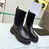 Deri Kadınlar Martin Boots İlkbahar ve Sonbahar Tasarımcı Moda Cowhide Ayak Bileği Botları Çöp Taban Çöl Botları Yüksek Kaliteli Bisikletçi Botları Tasarımcı Ayakkabı Kayışı Kutusu