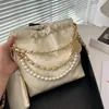 Mini sacola de compras luxuosa, bolsa de lixo estilo ouro e prata, corrente de metal, bolsa de corrente de pérola, grande capacidade, bolsa de ombro, bolsa crossbody, sacola