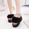 Tallgarna tofflor Summer Fashion Wedges Women's Sandals Lady Fluffy Casual Furry Flip Flops Woolen Plush Platform Beach Shoes X0909