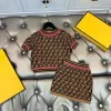 Set di abbigliamento per bambini Designer Gonna corta Camicia Vestiti per ragazza Tuta per bambini Lettera intera Completo estivo Kid Top Tees Abiti per ragazze