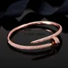 Cadena de alta calidad 18k oro rosa plata brazalete para hombre forma de uñas brazaletes de acero de titanio encanto pulseras de acero inoxidable para mujeres hombres al por mayor x0909