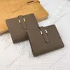 Moda nuovi portafogli corti borsa femminile portatile a testa intera strato di pelle bovina pieghevole clip per carte corte portafoglio multifunzionale per patente di guida due in uno