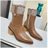 Designer zíper nova versão alta de botas femininas de comprimento médio couro impresso tecido emenda sexy elegante solas confortáveis