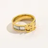 18k Gold Plated Wedding Ring Luxury Brand Designers Letter Circle Fashion Women Love rostfritt stål Diamond Ring Party Jewellery 210h
