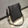 Bolso cruzado para mujer, hebilla de Metal, cuero de alta capacidad, logotipo perforado, patrón de Litchi, correa de hombro con letras, bolso de diseñador