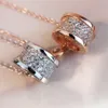Populärt halsband lyxiga officiella reproduktioner diamanter hängen halsband toppkvalitet 18k guldpläterad kärleksserie avancerad aaaaa 2077
