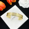 Bracciale Stud Bb premium senso design di nicchia lettera aperta giovane nuovo acciaio al titanio INS luce lusso delicato mezzo braccialetto orecchini gioielli firmati 2029 buono