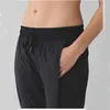 L-22 Fitness Running Gym Sports Cropped Spodnie Kobiety Rozciąganie legginsów jogi z kieszeniami Kobieta Push Up Sport High Taist Active CAPR247B