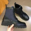 Stivali da donna, stivaletti firmati, scarpe di pelle oversize, stivali Martin da uomo alla caviglia, stivali con plateau in stile militare, scarpe factory di prim'ordine