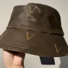 Chapeau de godet de concepteur pour hommes femmes de luxe Casquette V en cuir Chapeaux de bateau en plein air chapeau à large bord unisexe casquettes décontractées casquette de balle marron TOP M-5