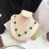 18K Fashion Classic Naszyjniki wisiorek Agat Four Leaf Clover Naszyjnik Długie dziesięć kwiatów Matka perłowa biżuteria do dziewczynki Walentynki Ozdoby Hurtowe