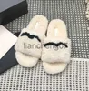 Slippers Hele Vrouwen C Print Lamswollen Slipper Parijs Merk Wollen Pluche Slippers Lamsvacht Sandalen Dames Platte Hak Bont Slijtage Slippers Hom8587345 x0909