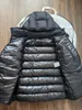 Monclairer Ume Zipper Side Letters Mens Down Jacket Arm Glue Badge Puffer 2023新しいスタイルのフード付きジャケット冬の温かいコートサイズ1-5