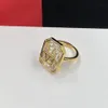 2023 Diseñador Crystal V Anillo Letra Pareja Anillos Moda Cristal Chapado en oro Amantes de la joyería Ring285M