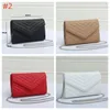 Moda kadınlar crossbody çanta ünlü klasik tasarımcı messenger bayan çapraz vücut çantaları çanta çantası çanta çantası siyah altın gümüş zincir pu deri