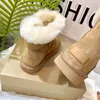 Botas de neve femininas de designer de luxo de lã com fivela de cowhorn integrada botas curtas espessadas e de pelúcia antiderrapante botas de moda elegantes e versáteis