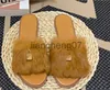 Pantofole Moda Pantofole di lana da donna Sandali di design di lusso Scarpe piatte di lana Scarpe da esterno in gomma antiscivolo da spiaggia Alfabeto dritto Candy alto 36-42 x0909