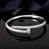 Kedja hög kvalitet 18k guld ros silver armband mens nagelform titan stål armband charm rostfritt stål armband för kvinnor män grossist x0909