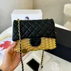 Fransız lüks tasarımcı metal omuz çantası paris klasik 23c elmas kafes crossbody çanta en kaliteli moda kadın mini yemek çantası ünlü marka bayan flep çanta