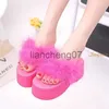 Tallgarna tofflor Summer Fashion Wedges Women's Sandals Lady Fluffy Casual Furry Flip Flops Woolen Plush Platform Beach Shoes X0909