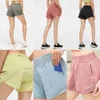 Kvinnor Lululemens Yoga Shorts Hoty Hot Pants Pocket Snabbt torrhastighet Up Gym Clothes Sport outfit andningsbar fitness Hög elastisk midja Lulu Leggings