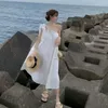 Robes décontractées Style français Vintage Vêtements Camisole Robe blanche Vacances Beachwear Robes Midi Chic et élégante Femme Été 2023 Robe