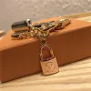 Porte-clés de luxe Designer Gold Metal Key Boucle Classique Marque Lettre Rose Lock Star Pendentif Élégant Haute Qualité Porte-clés Sac Ornements
