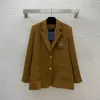 2023 Herbst Schwarz / Khaki Einfarbig getäfelte Stickerei Blazer Langarm Revers Revers Doppeltaschen Einreiher Oberbekleidung Mäntel B3S081806