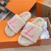 Sandaler Plush Cotton Slippers Designer Shoes Flip Flops Fashion Anti-Slip Female Slides Women Fluffy Faux Fur Luxury Brand inomhus Q230909