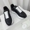 Löpskor män kvinnor sneakers damtränare designer sprint löpare sneakers läder satin twill rosa svart präglad marin röd vit nappa läder tränare