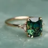 Bröllopsringar Fashion Elegant Women Emerald Ring Vintage Prong Seting Big Green Cubic Zirconia for Engagement Jewelry Accessories2138