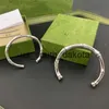 Catena Braccialetti di design di lusso da donna Bracciale alla moda con design alla moda e apertura in argento Gioielli di alta qualità Molto bello x0909