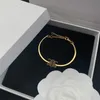 Nouveaux créateurs de mode Bracelets à la mode Bracelet cadeau de luxe Femmes Designer Bijoux Femmes Ornements Argent Chaîne en or Chaînes de fête de mariage