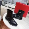 Die besten Stiefeletten für Damen, Designer-Stiefel, echtes schwarzes Leder, lässiger Reißverschluss, elastischer Stoff, flacher Boden, Martin-Stiefel, genietet, Dekoration, modischer Motorradstiefel