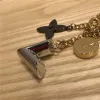 Anahtarlık Lüks Tasarımcı Gold Metal Anahtar Toka Klasik Marka Mektup Gül Kilit Yıldız Kolye Şık Yüksek Kaliteli Anahtarlık Çanta Süsleri