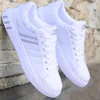 Klänningskor Herrarna Sneakers Casual Sports Shoes For Men Lightweight Pu Leather Breattable Shoe Mens Flat White Tenis Shoes Zapatillas Hombre 230908