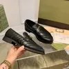 Nuove donne scarpe eleganti con fondo piatto Designer di lusso Mocassini classici con fibbia in metallo con lettera Scarpe in vera pelle Suola larga Non scivolose e durevoli Scarpe da donna in pelle