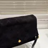 Borsa a tracolla di lusso Designer Borsa con catena a sfera in metallo grande Decorazione in morbida pelle di vacchetta Borsa a secchiello di grande capacità Borsa sotto le ascelle Borsa tote vintage