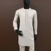 Survêtements pour hommes 2023 Arrivée Style ethnique 2 pièces Hommes africains Blanc Plus Taille Manches longues Dashiki Oneck Chemises Chemise et pantalon 230909