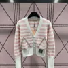 Miu سترة مطرز من النوع الثقيل مصمم من النوع الثقيل المطرز من النوع الثقيل V-neck Cardigan Cardigan Disual Up Button-Up Winter Warm Warm Coat Luxury Womens Clothing