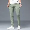 Pantaloni casual elasticizzati da uomo ad asciugatura rapida in seta di ghiaccio Pantaloni sportivi versatili da uomo in stile coreano da gioventù slim-fitting piccoli dritti semielastici in vita