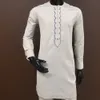 Survêtements pour hommes 2023 Arrivée Style ethnique 2 pièces Hommes africains Blanc Plus Taille Manches longues Dashiki Oneck Chemises Chemise et pantalon 230909