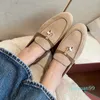 Ontwerpers Geklede schoenen Topkwaliteit Kasjmier Damesloafers Kwastjes Klassieke gesp Ronde tenen Platte hakken Vrije tijdscomfort Vier seizoenen damesloafers Fabrieksschoen