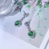 2023 ins dingle örhängen mousserande lyxiga smycken hjärtform Emerlad CZ Diamond Gemstones Handgjorda fest Kvinnor Wedding Drop Earring for Lover Gift